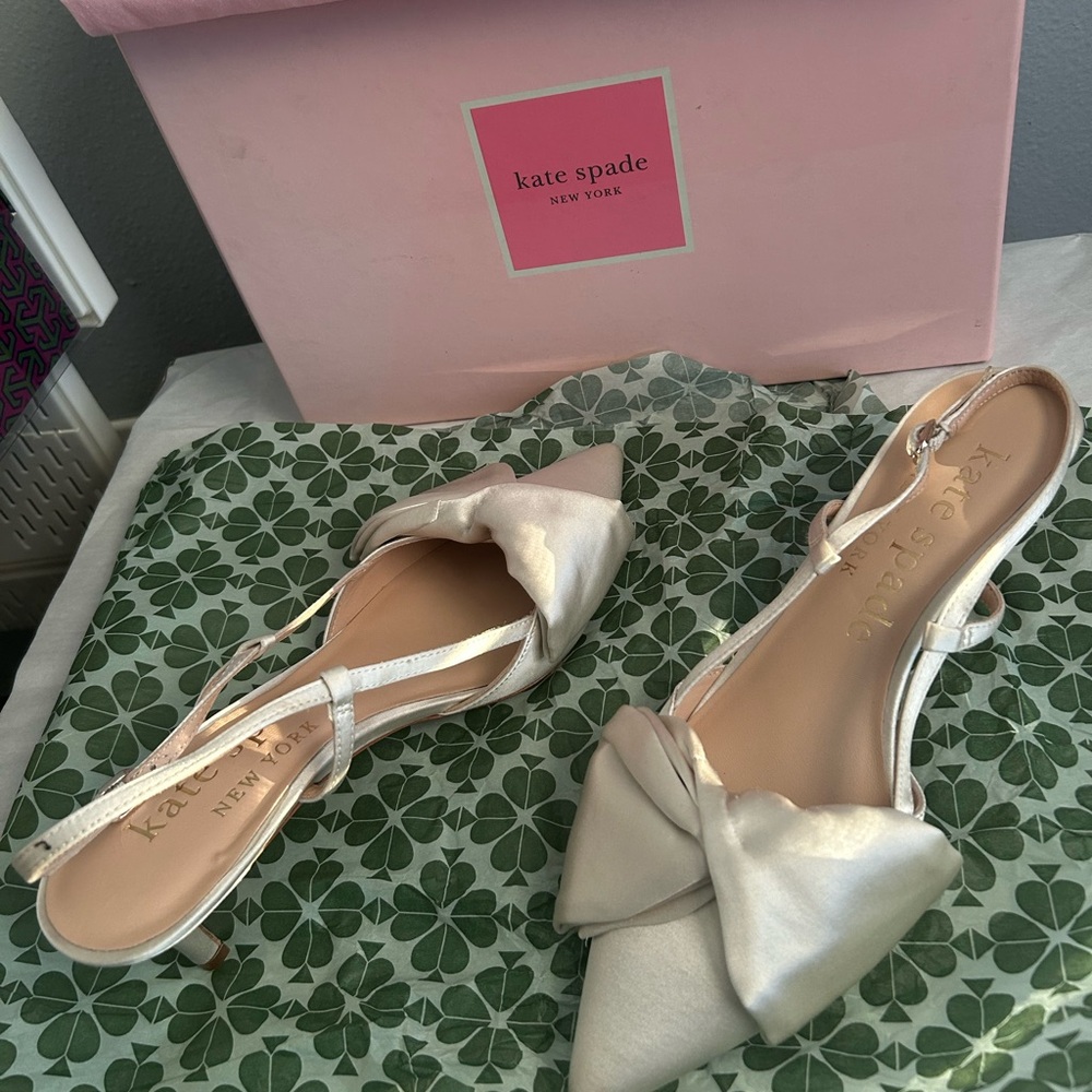 New w/o tags- Kate Spade satin ivory sling back  kitten heels 8.5